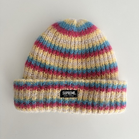 Supreme Beanie White Loose Stripe FW23 Alpaca Wool Knit Streetwear Skater Hype - Picture 1 of 5